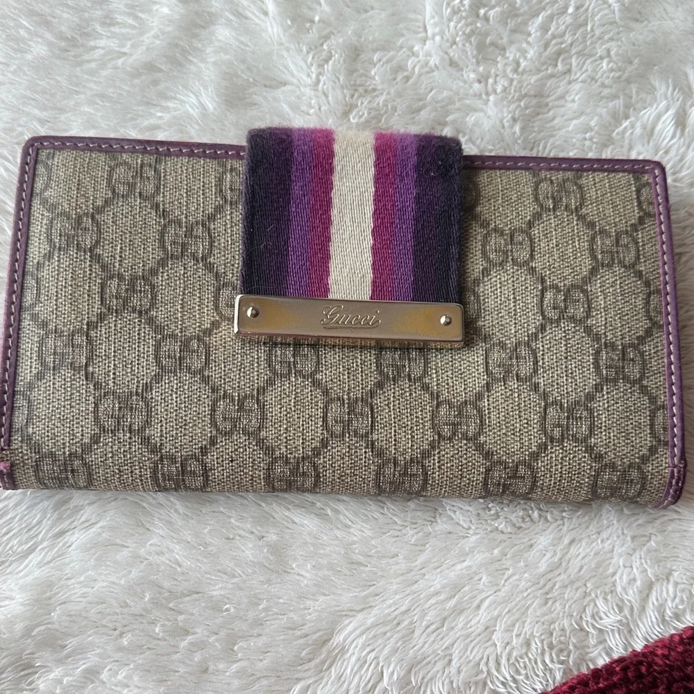 Gucci Beige and Purple Stripe Wallet - Picture 1 of 8